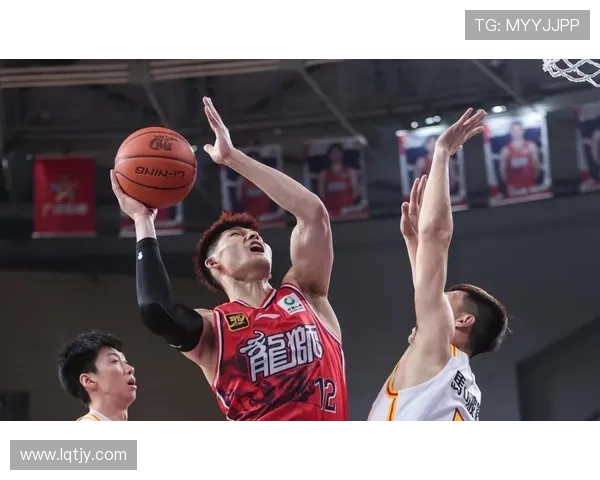 山东男篮锋线新援表现抢眼连续两场狂砍34分助力球队弥补阵容短板 山东男篮锋线新援表现抢眼连续两场狂砍34分助力球队弥补阵容短板
